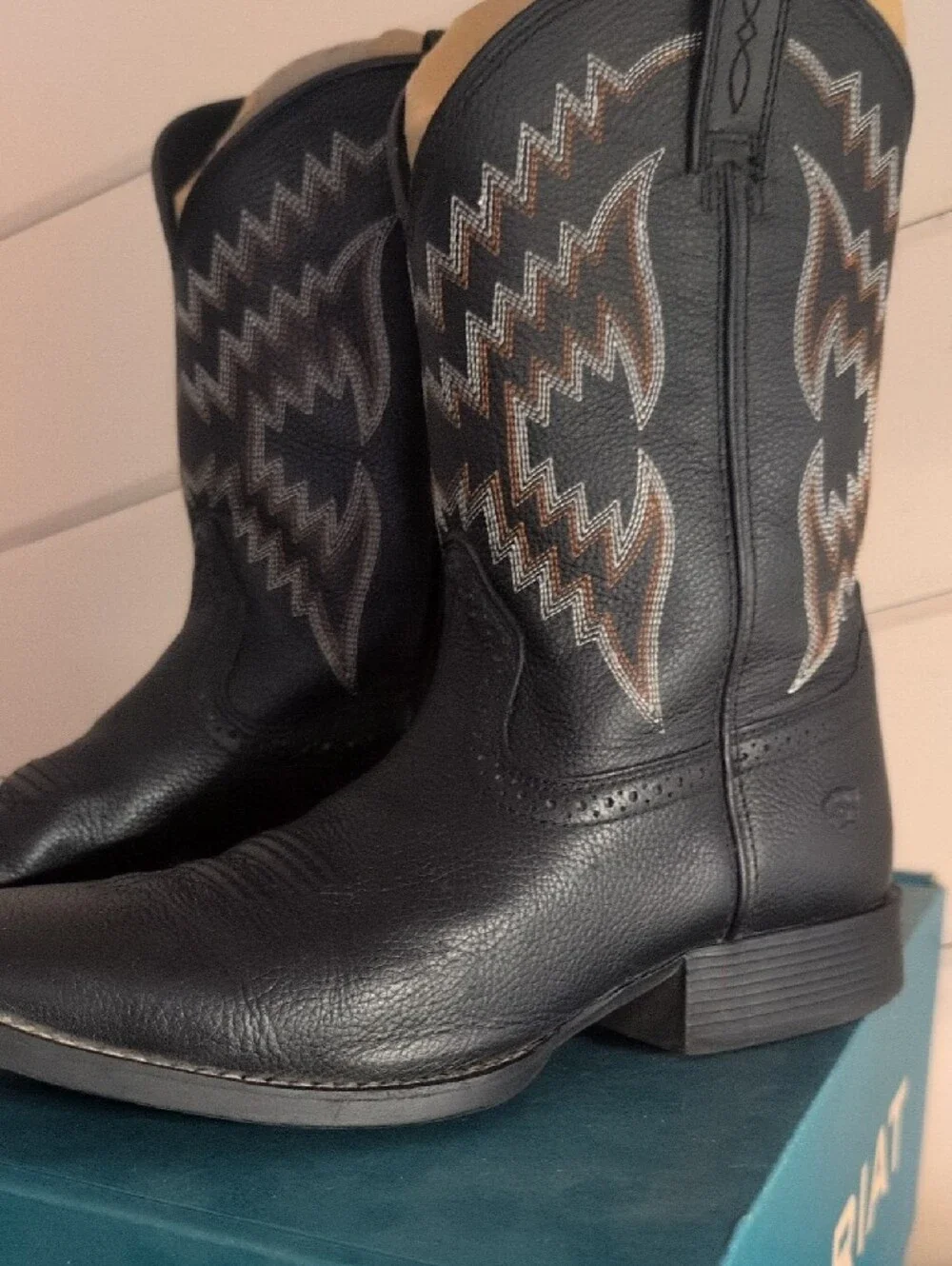 Ariat Black Kids' Western Pull-On Boots 5.5 Used Contrast Stitching Cowboy Ranch